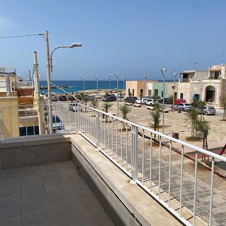 Casa Vacanze Illiria A Roca Vecchia Vicinissima Al Mare Екстериор снимка