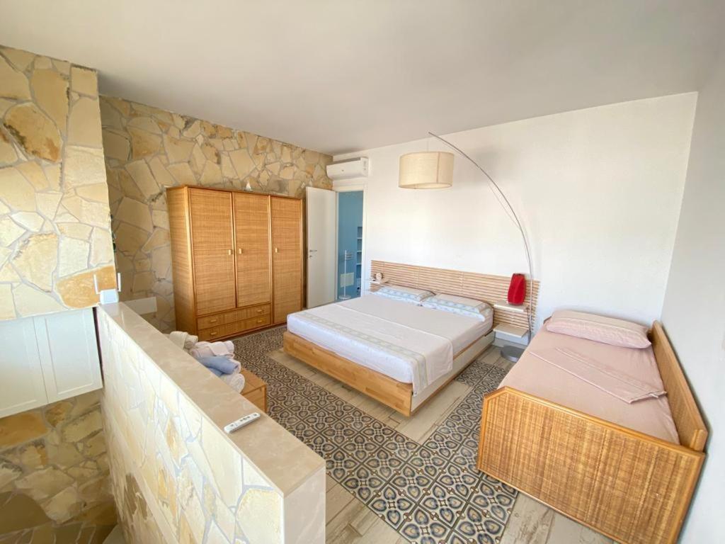 Casa Vacanze Illiria A Roca Vecchia Vicinissima Al Mare Екстериор снимка