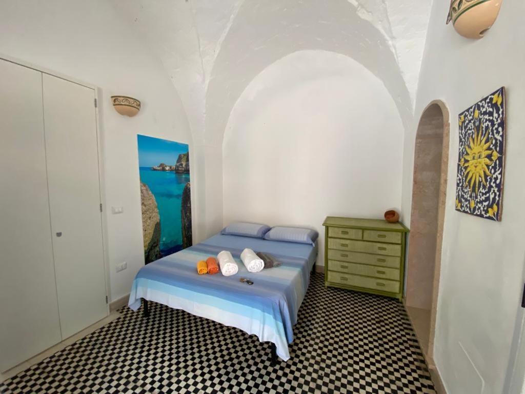 Casa Vacanze Illiria A Roca Vecchia Vicinissima Al Mare Екстериор снимка