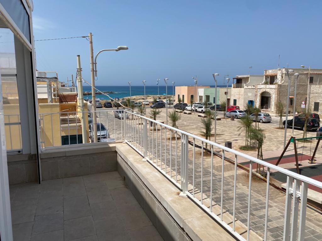 Casa Vacanze Illiria A Roca Vecchia Vicinissima Al Mare Екстериор снимка